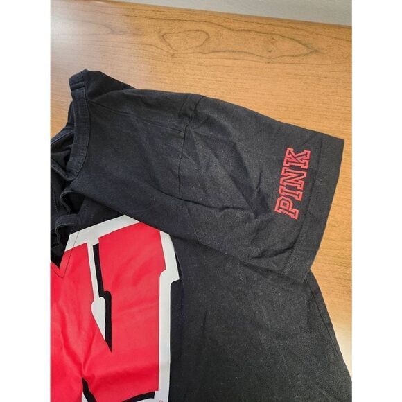 💕PINK Large Wisconsin black v neck t-shirt with red W on the front and PINK on - Picture 5 of 5